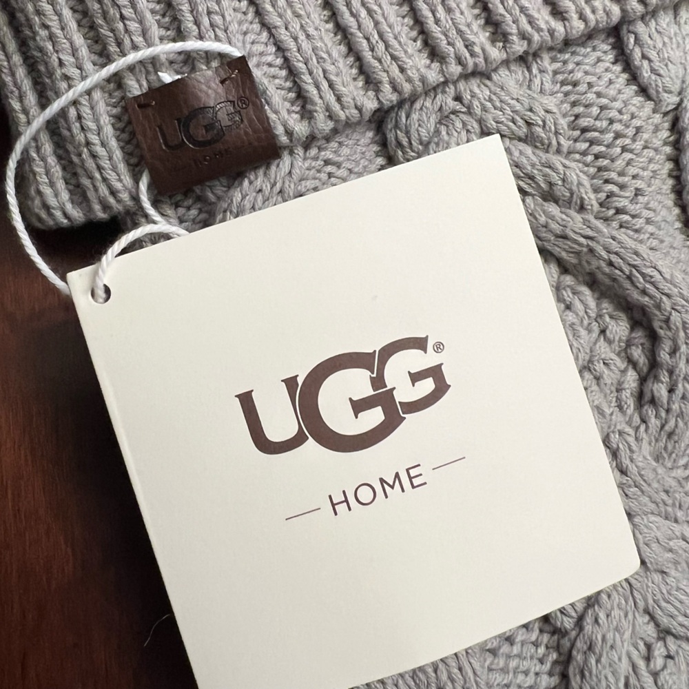 UGG cable knit Christmas stocking in seal gray with cream Pom poms NWT - Picture 4 of 5